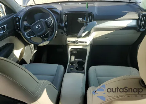 2021 Volvo Xc40 T4 Momentum z USA, uszkodzony, nr VIN YV4AC2HK4M2604185